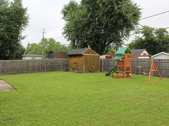 2nd image of 207 Oregon Dr
