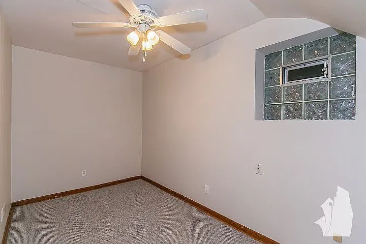 1 bed, 700 sqft, $2,100 — Photo 3