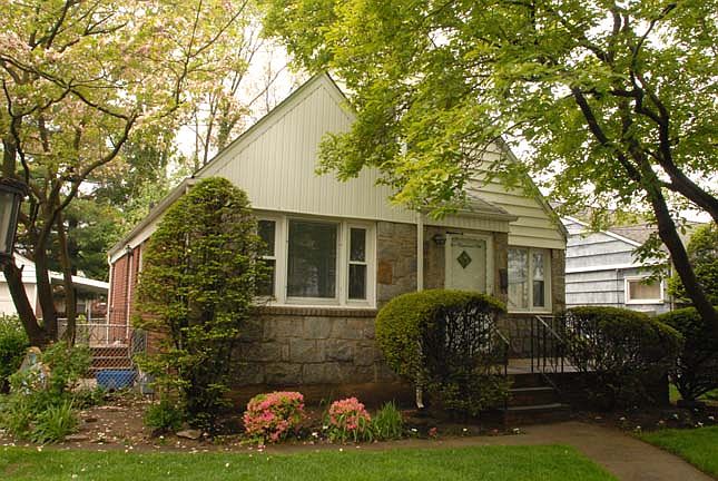 1st image of 106 Hinsdale Ave