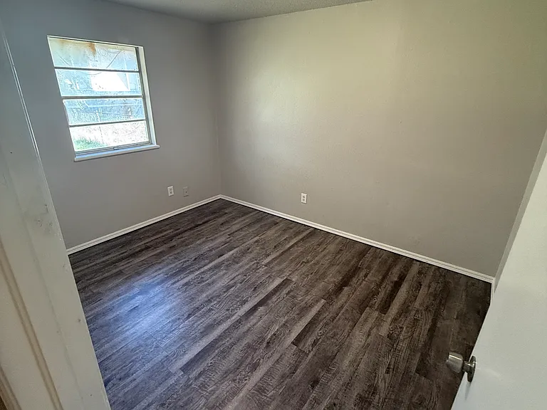 1220 N Purdue Ave — Photo 5