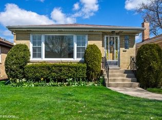 2135 Dobson St, Evanston, IL 60202