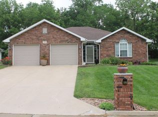 1101 Grace Ln, Boonville, MO 65233