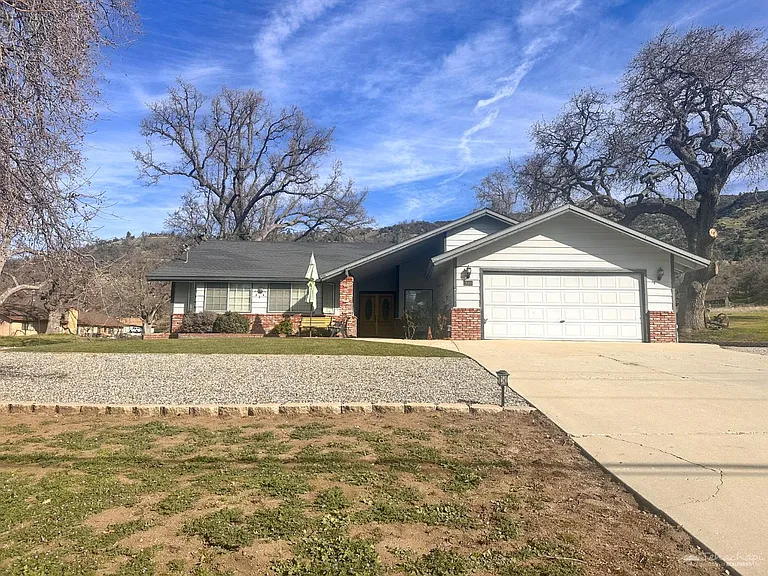 28301 Bear Valley Rd — Photo 1