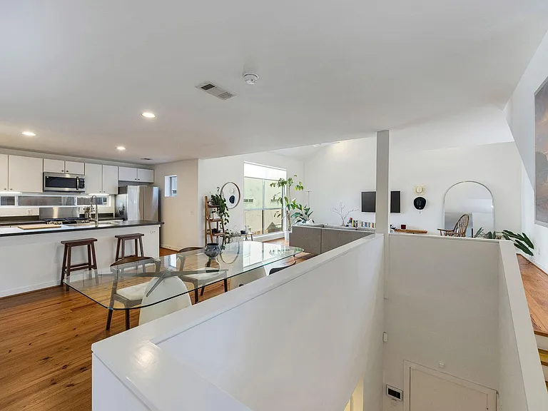 824 Ruthven St — Photo 15