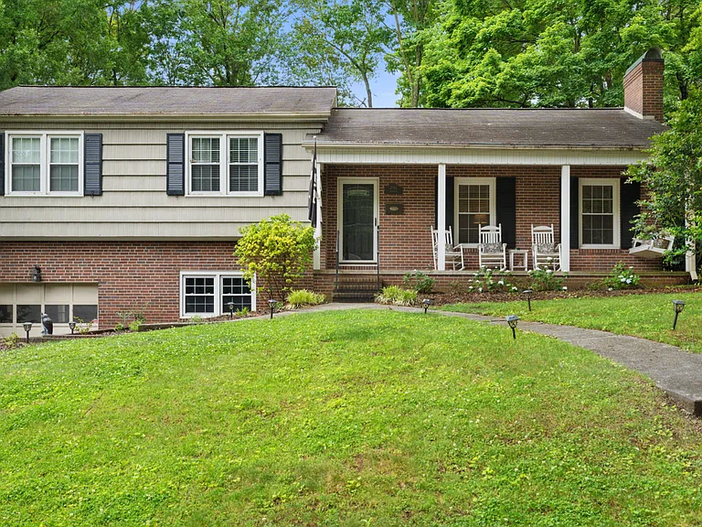2786 Birchwood Dr — Photo 2