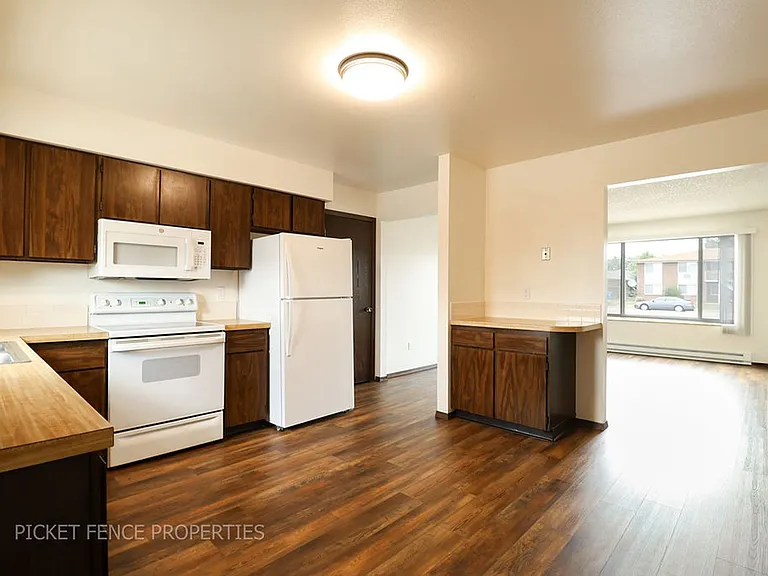 1846 E 16th Street — Photo 10