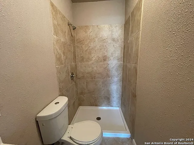 2 bed, 1.0 bath, 740 sqft, $1,295 — Photo 4