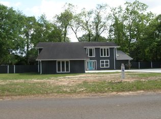 697 W Main St, Garrison, TX 75946