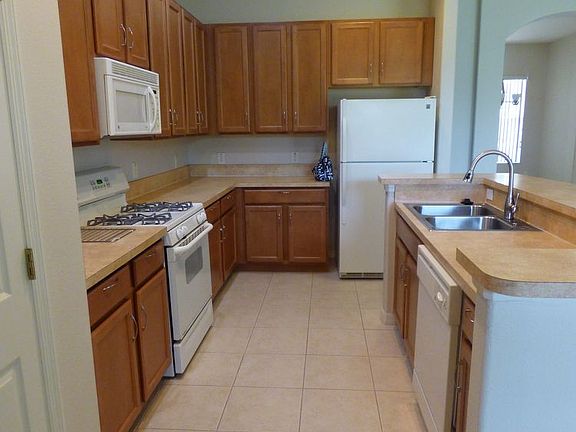 4th image of 221 Crepe Myrtle Dr