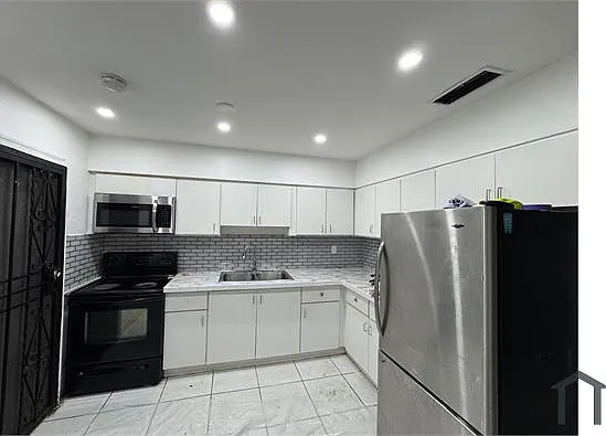 3 bed, $2,800 — Photo 2