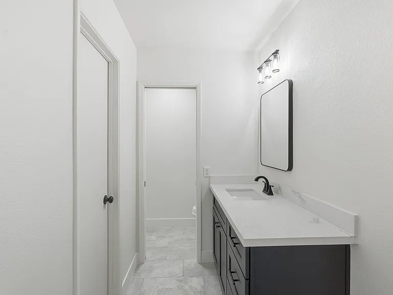 1924 E Duke Dr — Photo 18