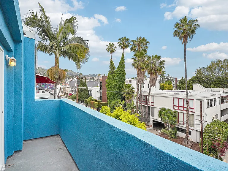 Hollywood Vista — Photo 36