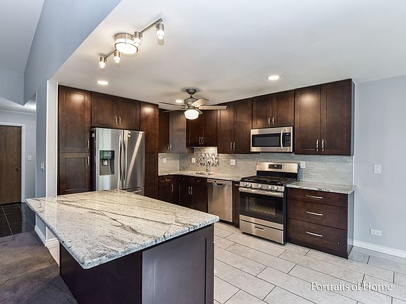 4th image of 1587 Stonehill Ct APT C
