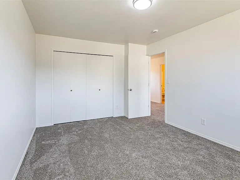 North Russell Apts-1650 N Russell — Photo 15
