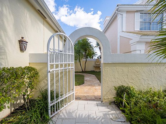 4th image of 922 Drury Pl