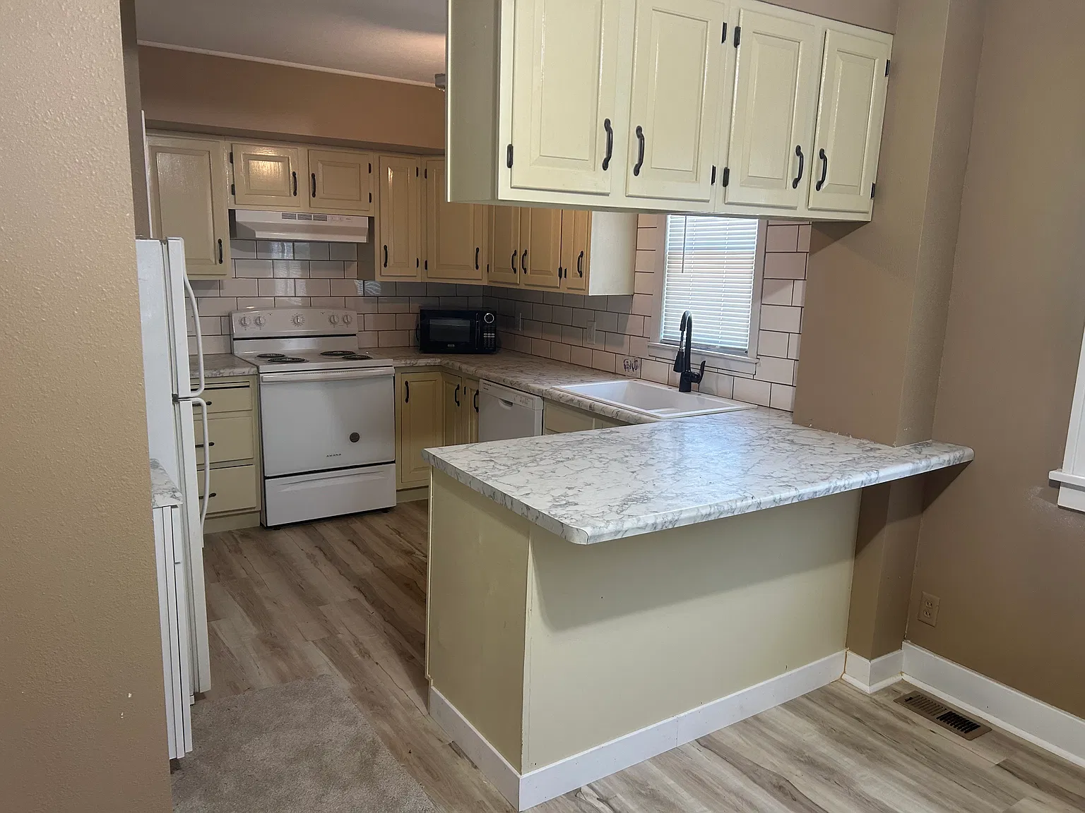 705 S Hawthorne Ave — Photo 2