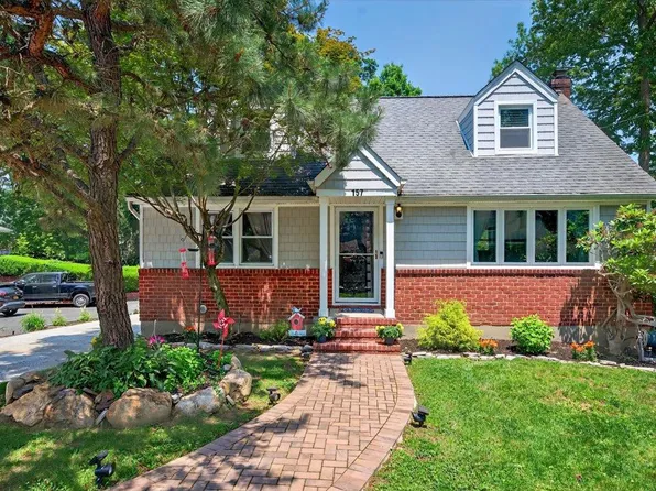 157 E 17th Street, Huntington Station, NY 11746