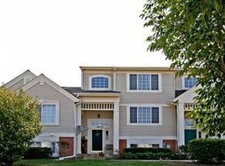 403 Cary Woods Cir, Cary, IL 60013