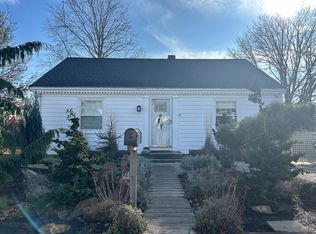 9 Loyola Ter, Newport, RI 02840