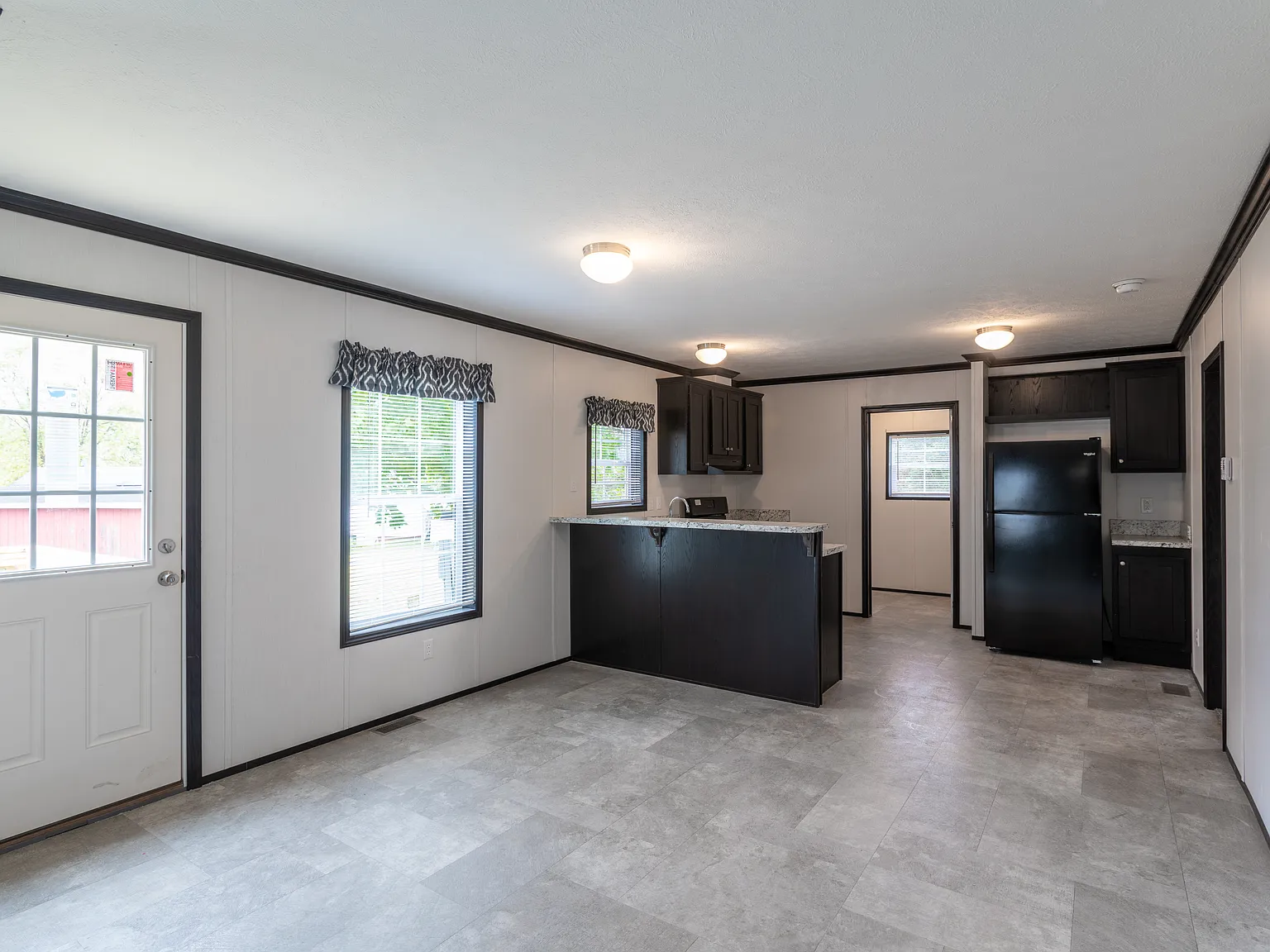 Maple Manor — Photo 4