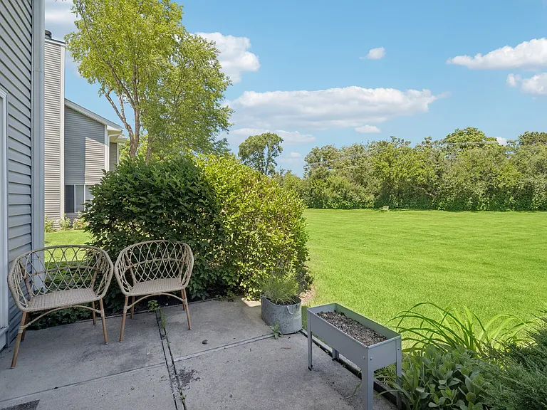 1321 Barclay Ln — Photo 11