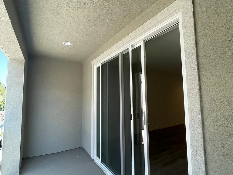 Estaire Luxury Townhomes — Photo 35