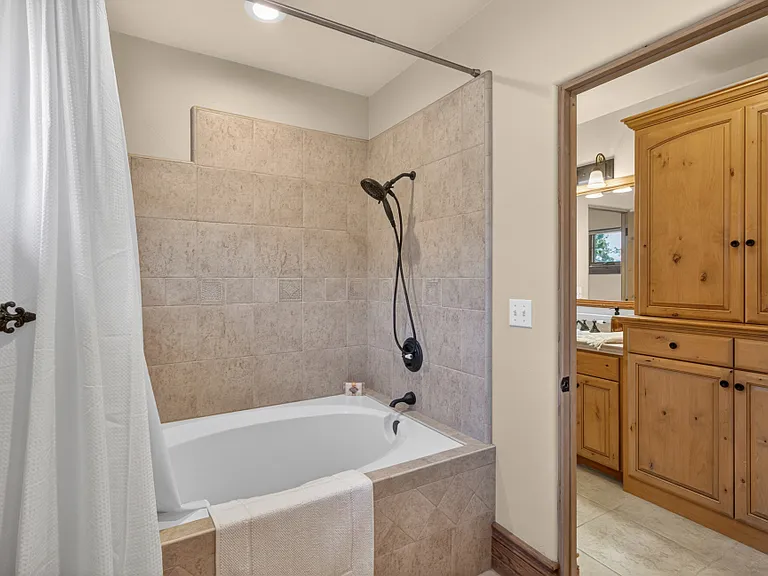 2375 Clubhouse Dr — Photo 79