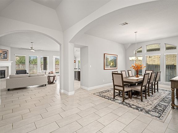 3rd image of 3702 Lake Falls Dr