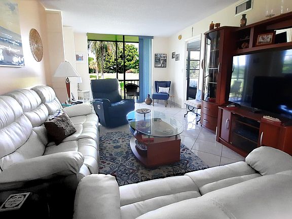 4th image of 9823 S Hollybrook Lake Drive #205