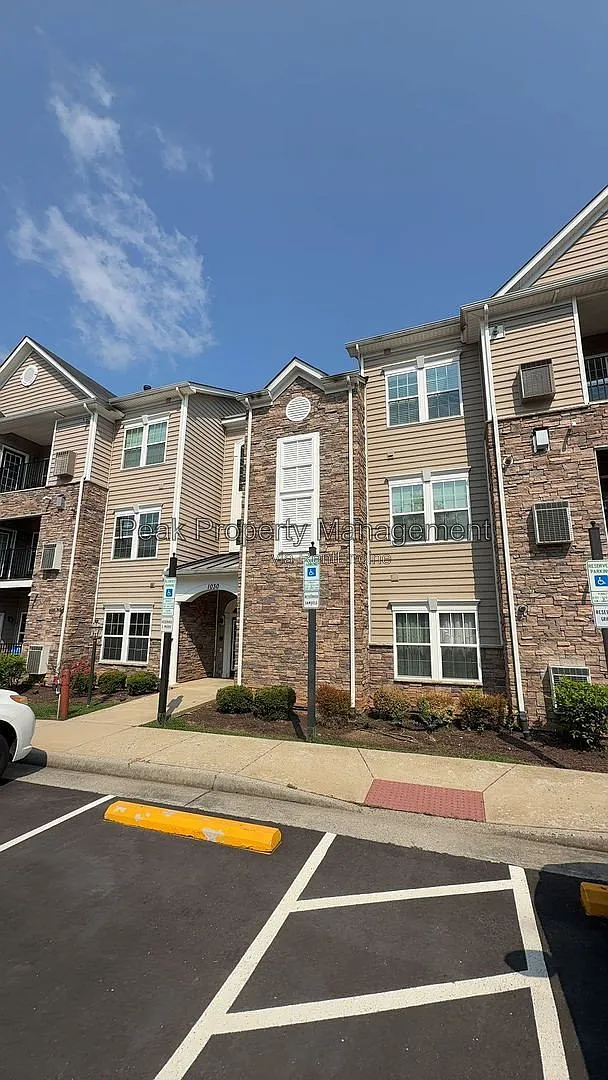 2 bed, 2.0 bath, 1658 sqft, $2,500 — Photo 2