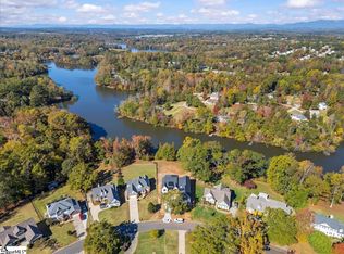 17 Cunningham Point Ct, Greer, SC 29651