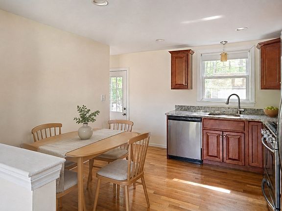 5th image of 4 Edward Cody Ln