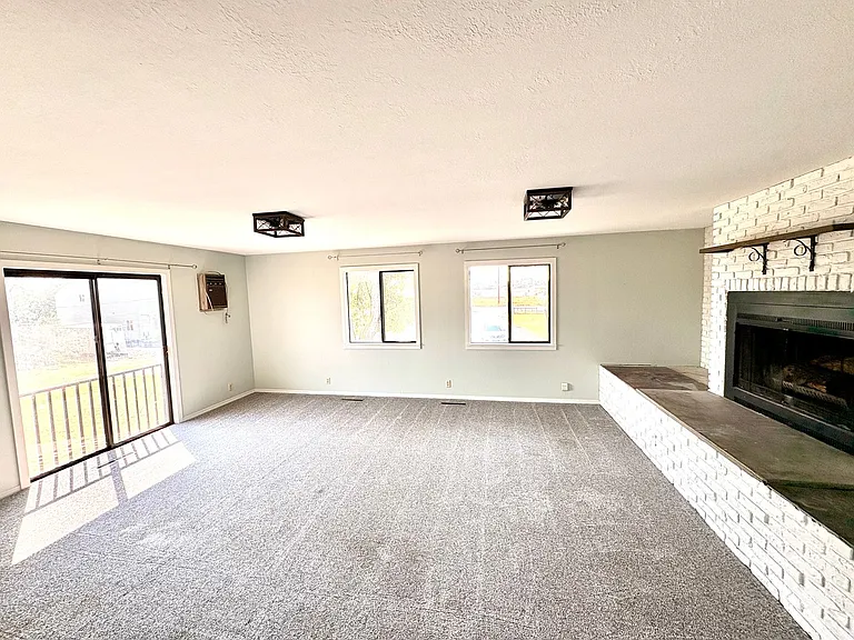 1175 E Elm Ave — Photo 3