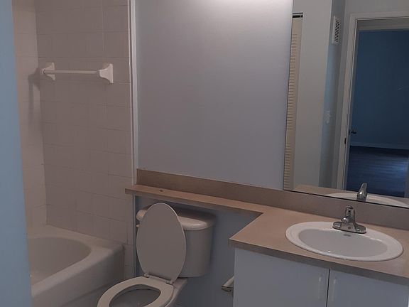 4th image of 610 Fairway Dr APT 304