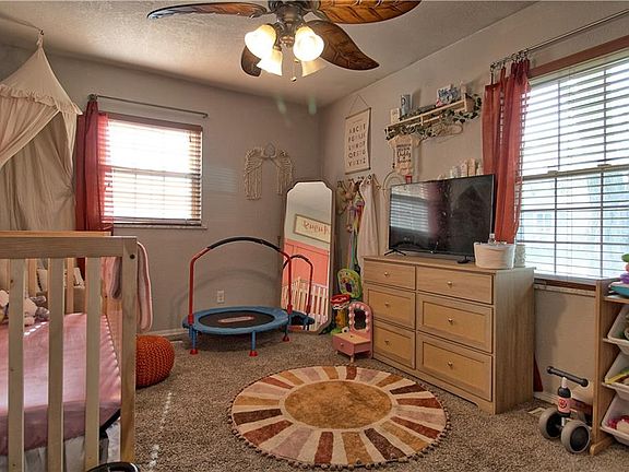 4th image of 5409 University Ave