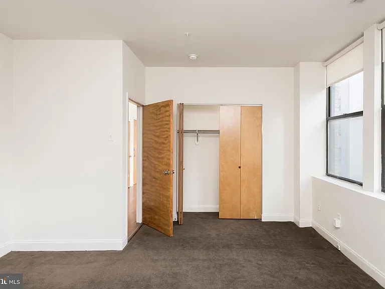 220-2 S 16th St #1002 — Photo 23