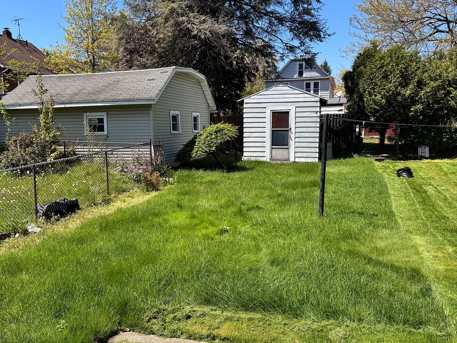 452 Stafford Ave — Photo 2
