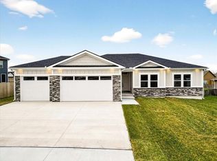 716 W Solomon Dr, Lone Jack, MO 64086