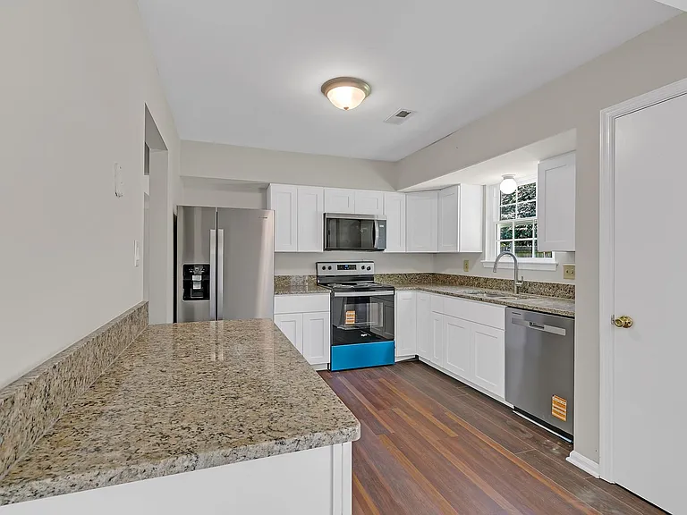 219 Springdale Way — Photo 11