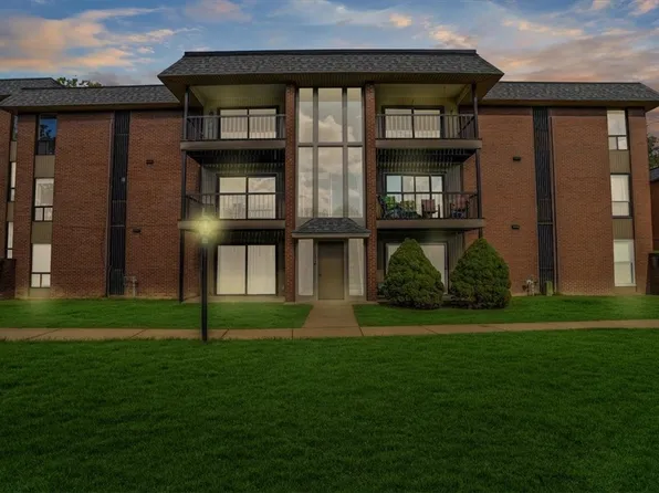 703 College Park Dr APT 5, Coraopolis, PA 15108