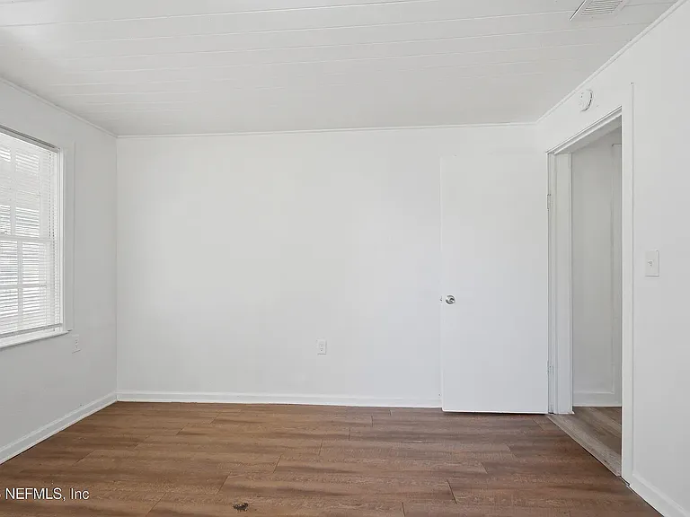 859 W 28th St — Photo 16