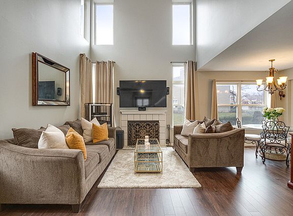 3rd image of 303 S Lancelot Ln