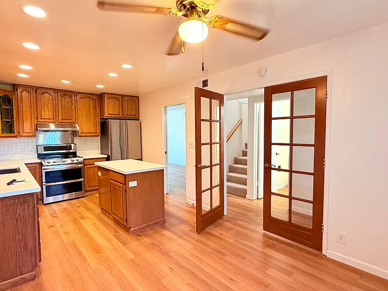 1033 Fontana Dr — Photo 2
