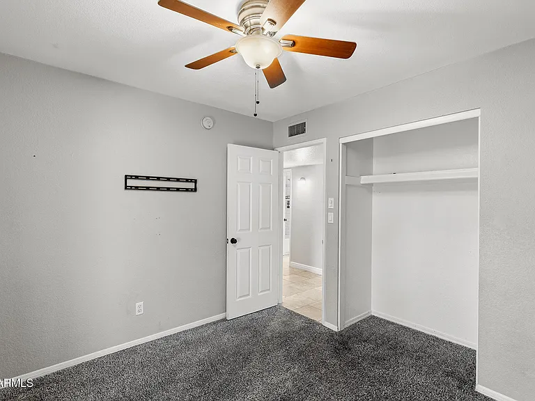 4716 W Christy Dr — Photo 35