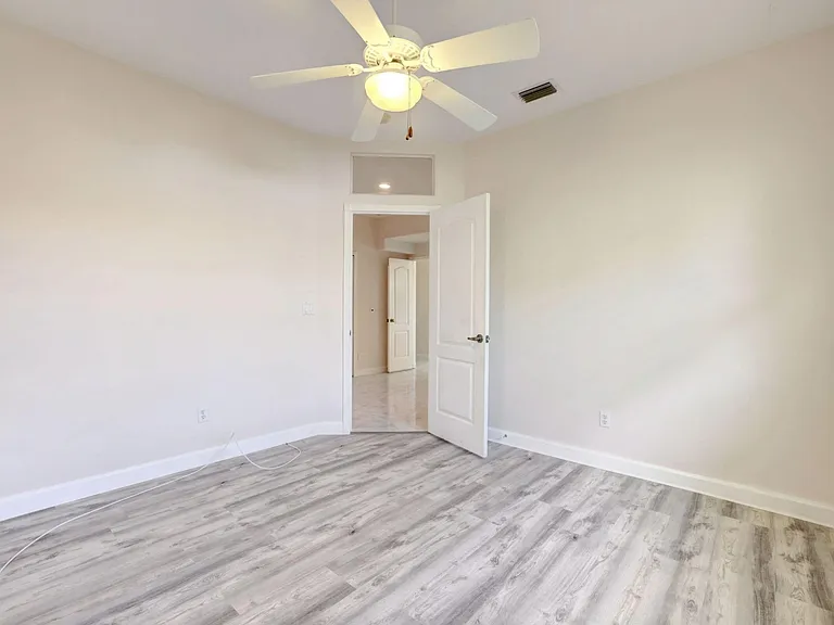 8028 Plantation Lakes Dr — Photo 25
