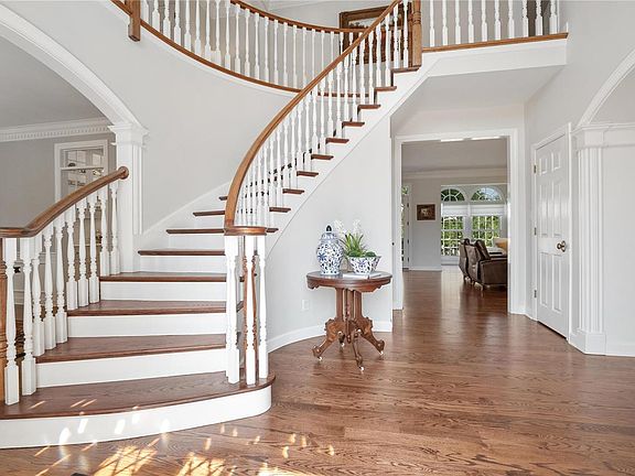 4th image of 953 Kingscove Ct
