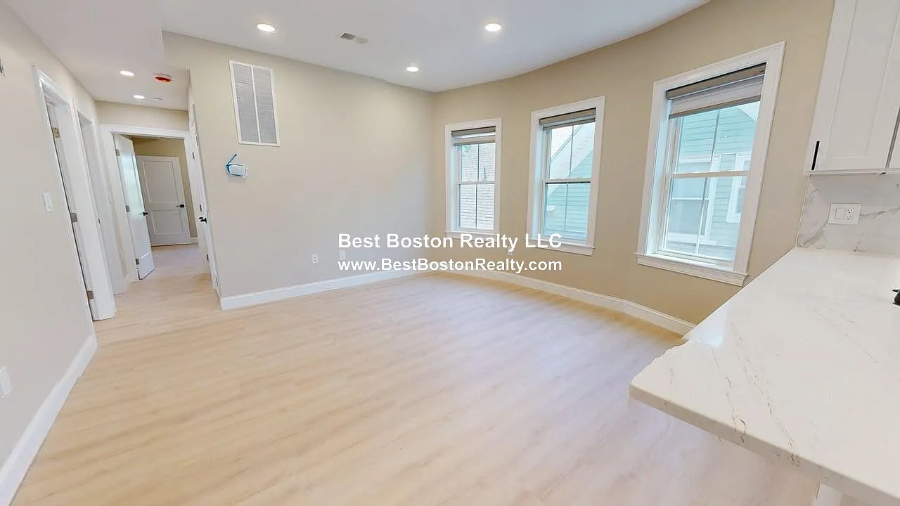 3 bed, 2.0 bath, 1215 sqft, $4,500 — Photo 4