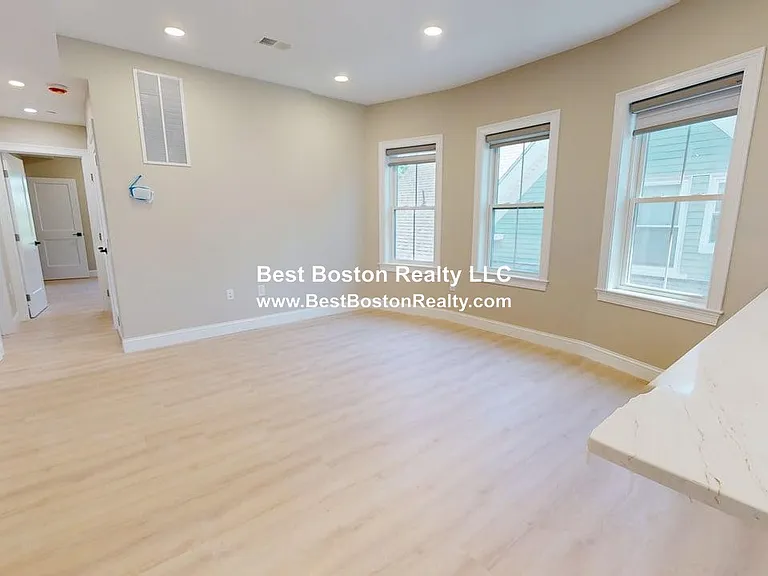 231 Highland Ave #3 — Photo 4