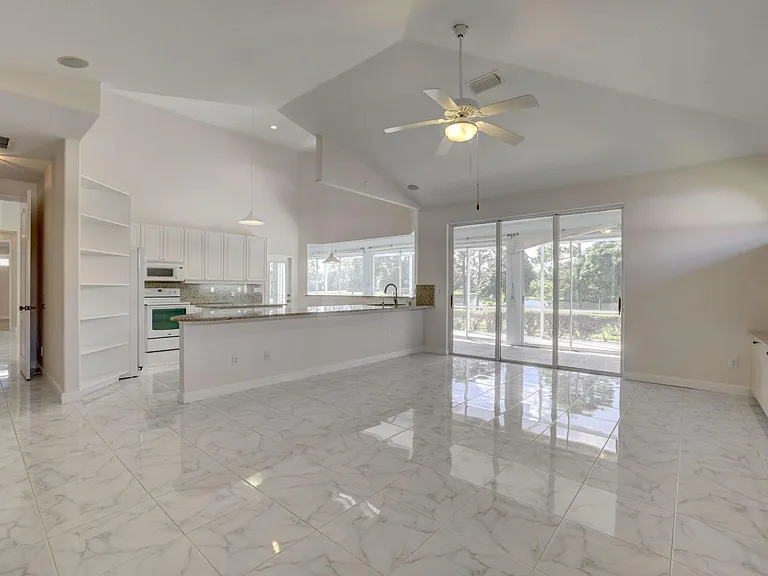 8028 Plantation Lakes Dr — Photo 11