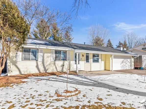 2767 Sun Ter, White Bear Lake, MN 55110